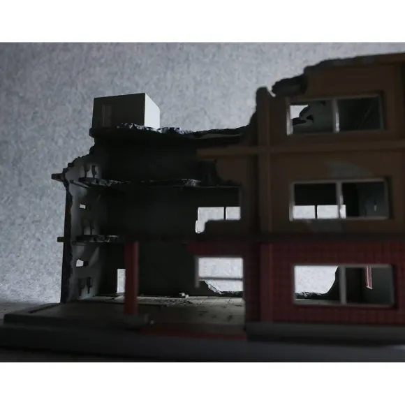 1/144 DCM03 Dio-Com Destroyed Building B